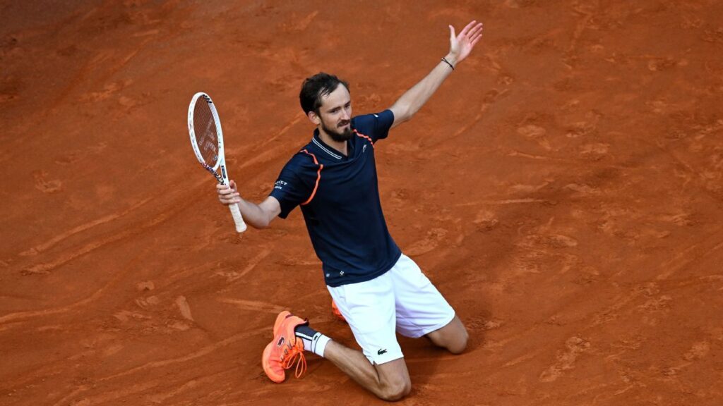 Daniil Medvedev beats Holger Rune to win Italian Open